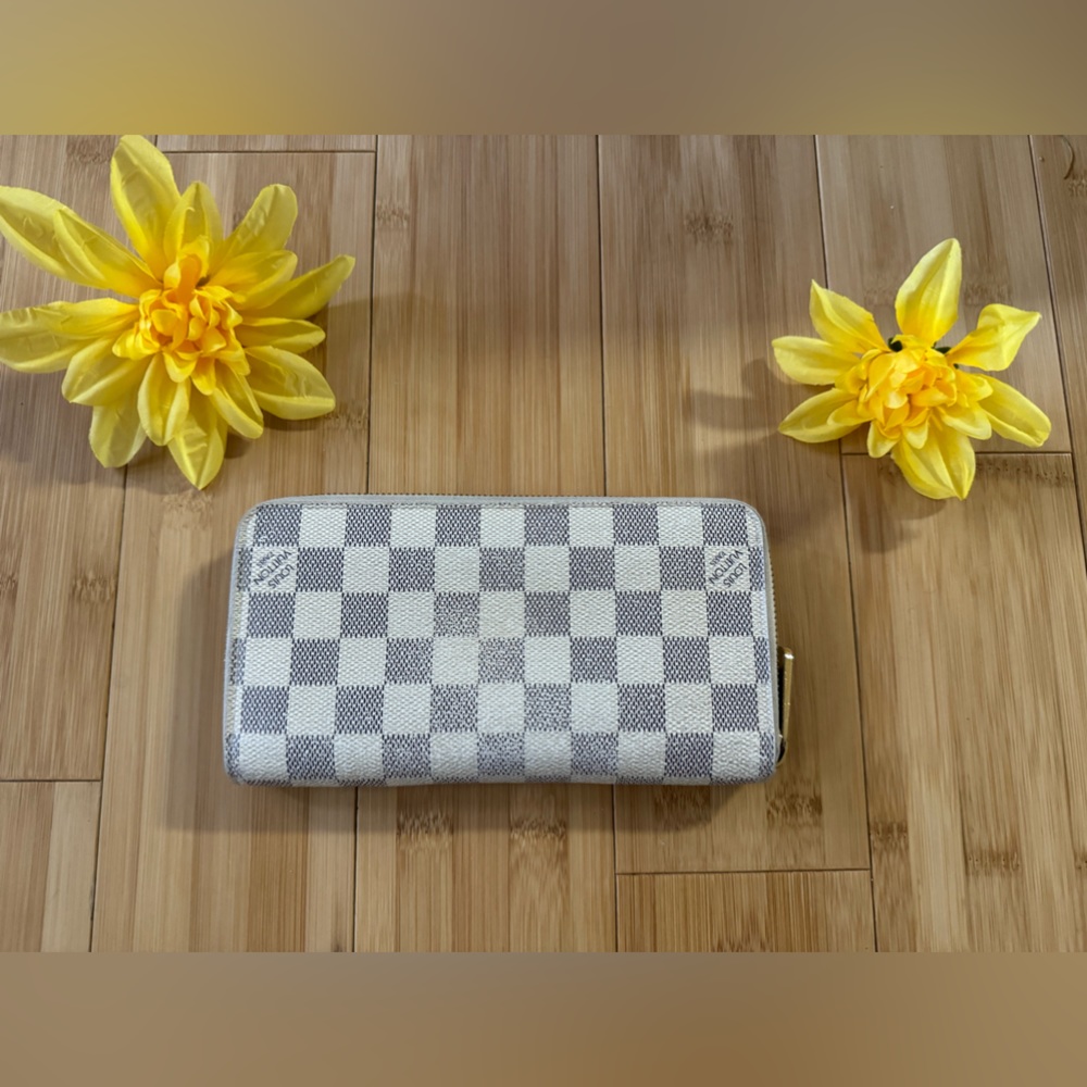 White Damier zippy wallet